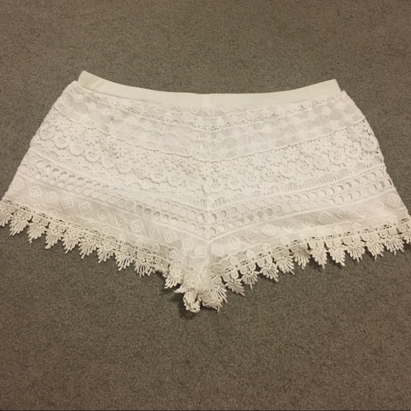 White Lace Shorts - Picture 3 of 4
